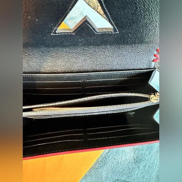 100% Authentic Louis Vuitton Special Edition Epi Leather Wallet - Picture 12 of 12